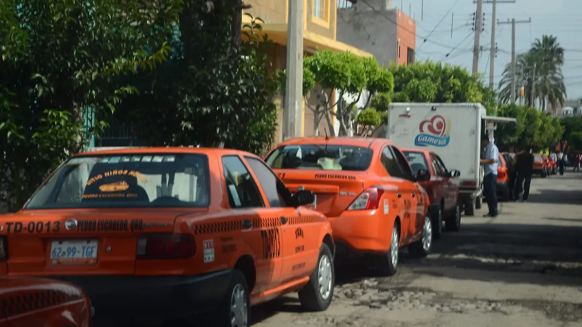 Pedirán se analice aumento moderado en las tarifas de taxis. Foto Archivo